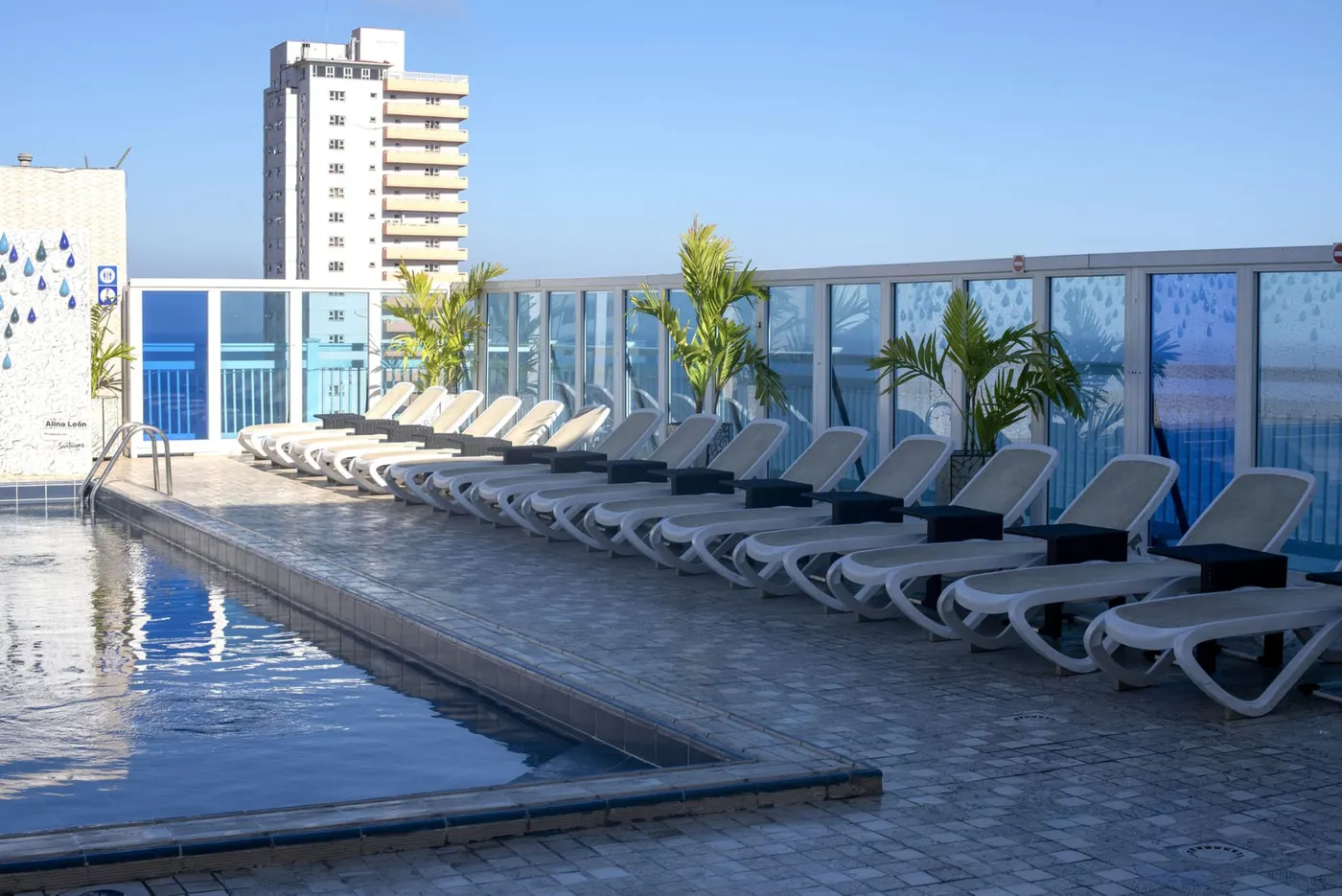 Hotel Capri, the outdoor pool