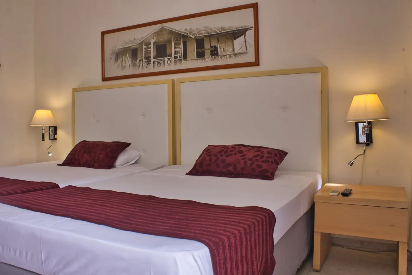 Hotel Neptuno, a standard room