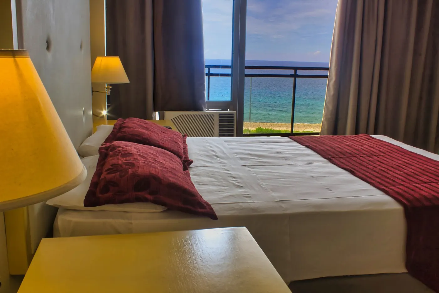 Hotel Neptuno, a sea view room