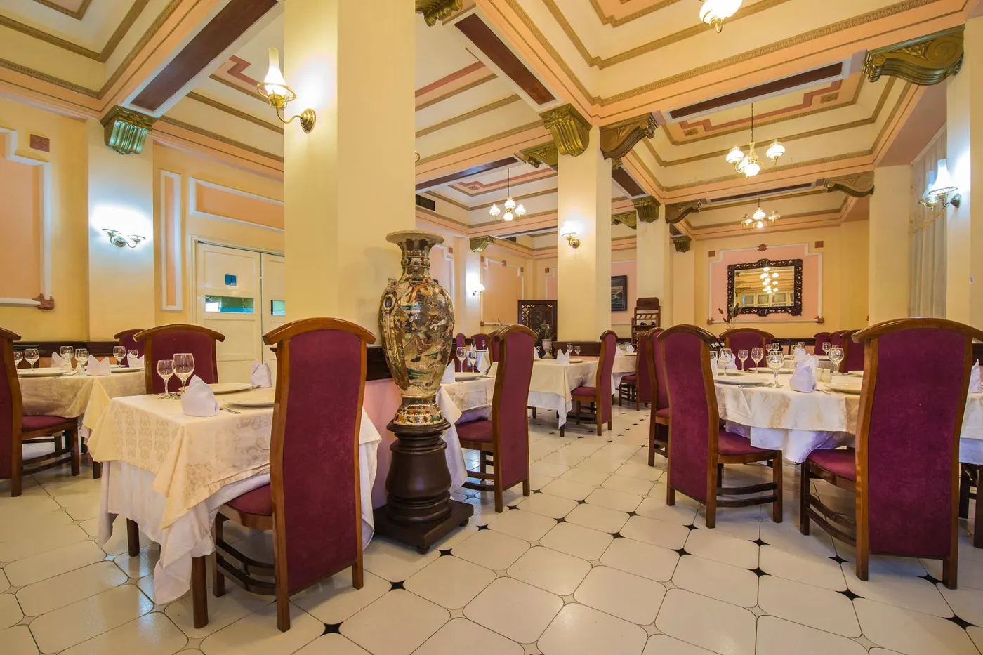 Hotel Plaza, the à la carte restaurant