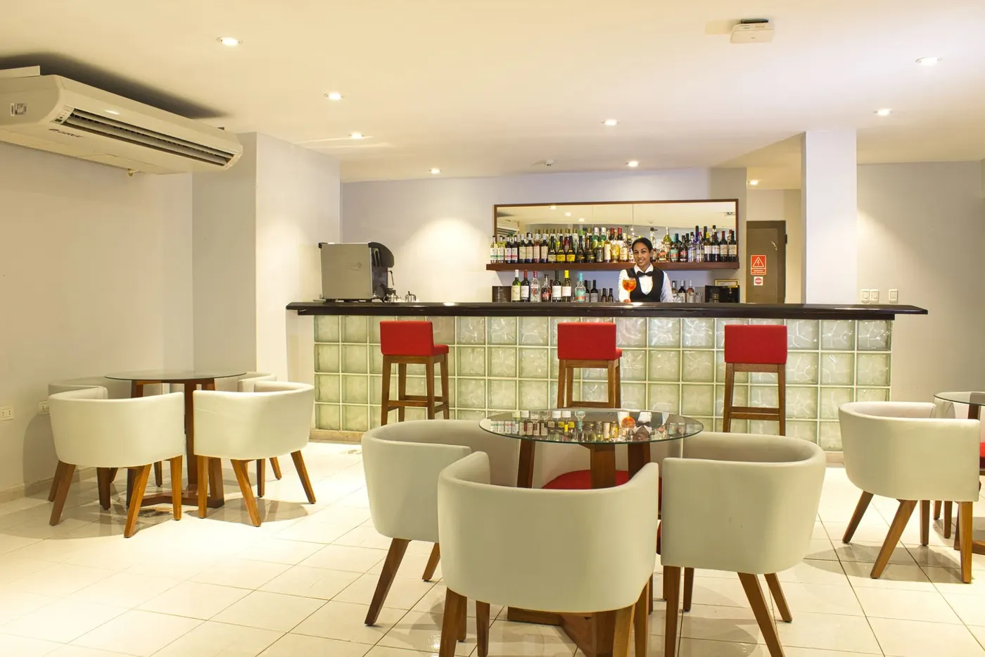 Hotel Saint John's, the lobby bar